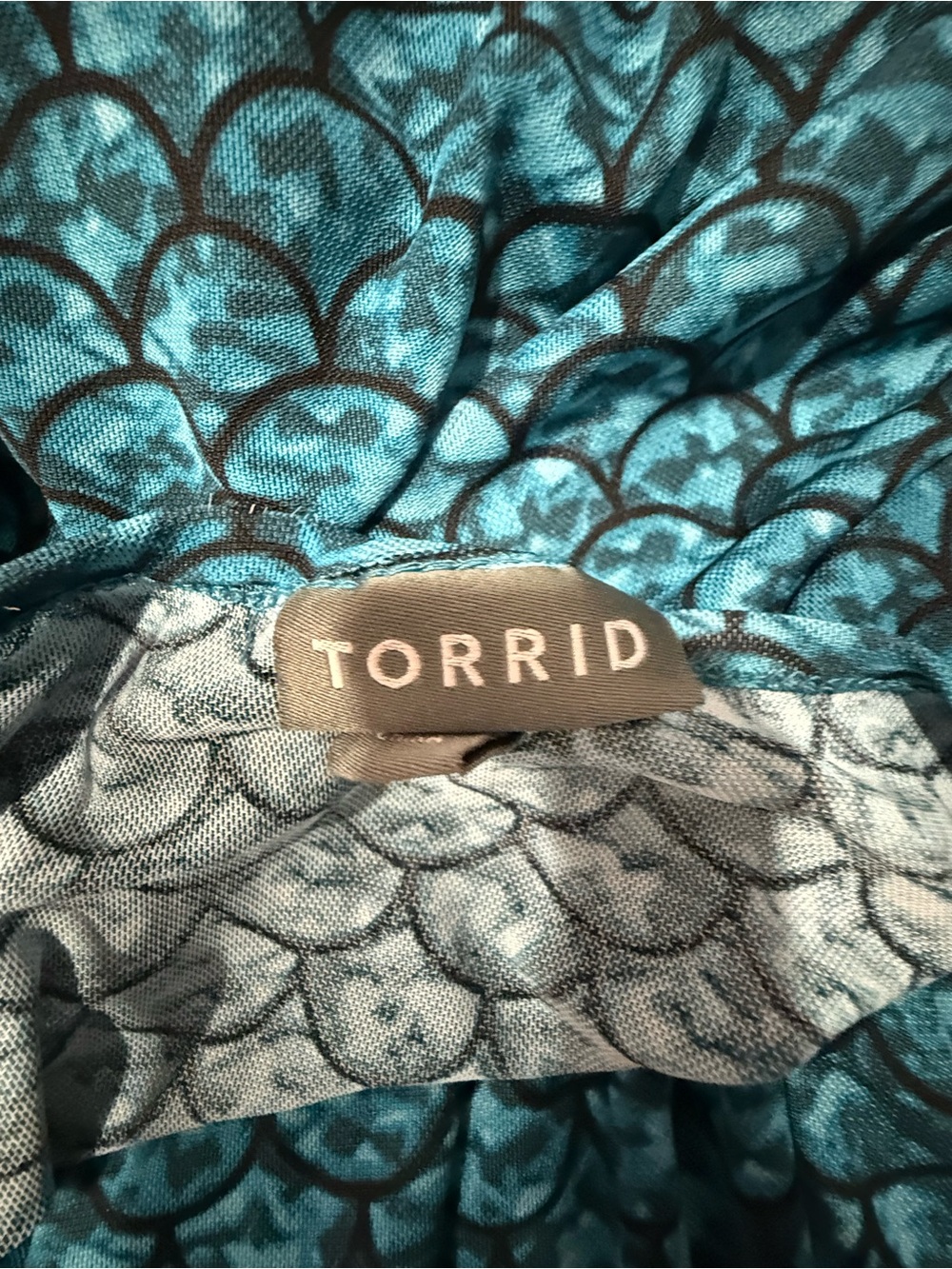 torrid Teal Scallop-Print Top - Picture 2 of 3